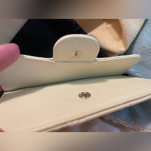 ❤️SOLD❤️ Auth CHANEL Flap Zip Card Holder in Light Yellow Quilted Caviar Leather - Picture 2 of 7